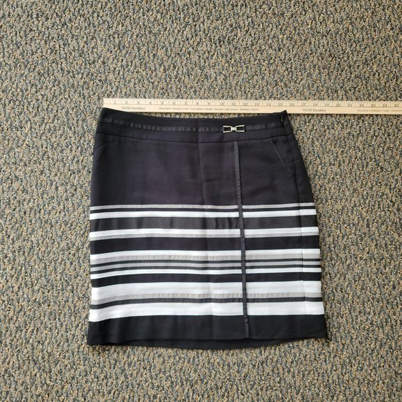 White House Black Market Black and White Stripes Skirt Size 6 - Picture 1 of 7